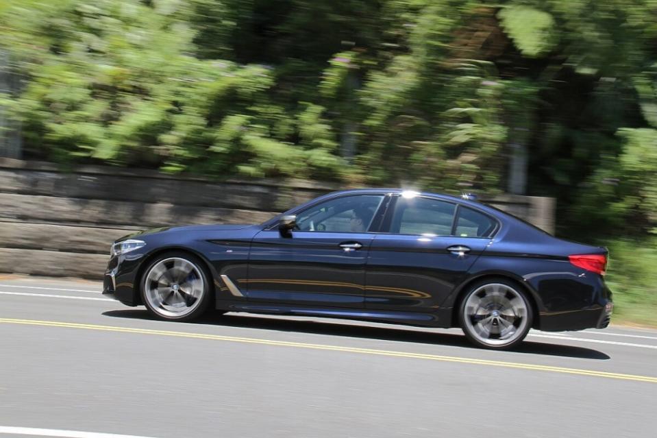 BMW新五武林至尊M550i xDrive 有機會幹掉F10 M5嗎？