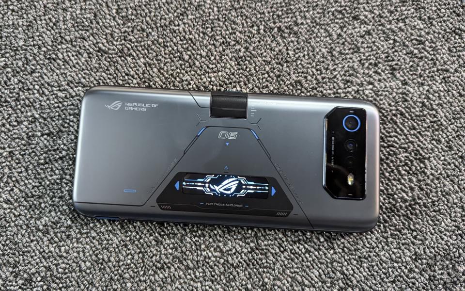 <p>ROG Phone 6D Ultimate</p>
