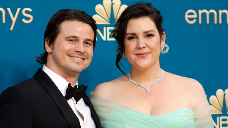 Jason Ritter and Melanie Lynskey 