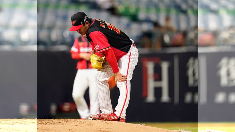 王維中僅投3局就拉傷鼠蹊部退場。（圖／味全龍提供）