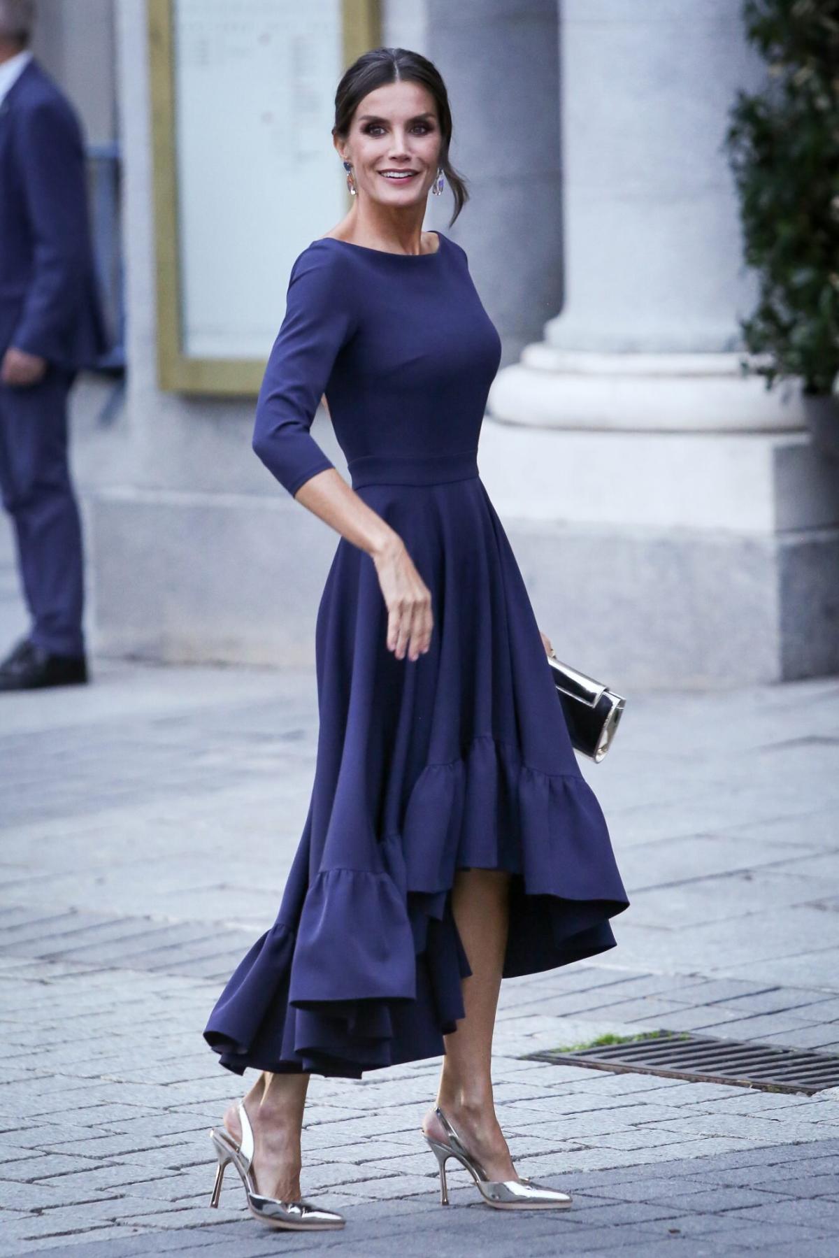 Queen Letizia leaves everyone speechless with one of her most glamorous dresses.  Aha!