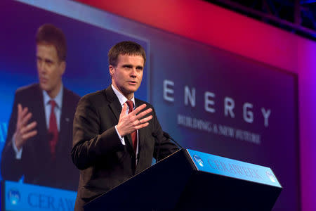 FILE PHOTO: Helge Lund, when President and Chief Executive Officer of Statoil ASA, speaks during his luncheon keynote address at the CERAWEEK 2010 energy conference in Houston March 10, 2010. REUTERS/Richard Carson/File Photo