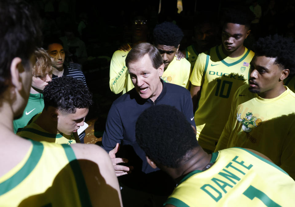 Oregon head coach Dana Altman, center, talks to his team before playing Arizona in an NCAA college basketball game in Eugene, Ore., Saturday, Jan. 27, 2024. (AP Photo/Thomas Boyd)