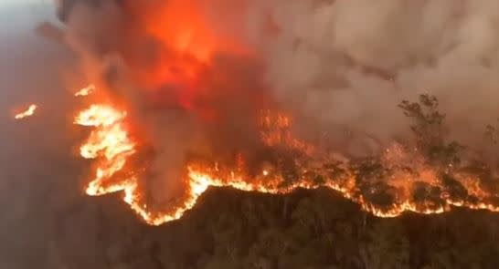 澳洲大火持續延燒，儘管降雨但不足以撲滅火勢。（圖/取自 IG  Country Fire Authority）