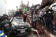 <p>CIUDAD DE MÉXICO Earthquake/Sismo-CDMX.- El fuerte sismo que sacudió este martes la Ciudad de México provocó el colapso de edificios en varios puntos de la capital y dejó decenas de muertos y un número indeterminado de personas atrapadas bajo los escombros. En la imagen, personal y equipos de rescate en el edificio de Coapa en la calle Racho el Arco, al sur de esta capital. 19 de septiembre 2017. Foto: Agencia EL UNIVERSAL/Luis Cortés/RCC </p>