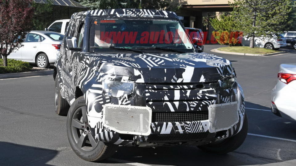 圖 / 2020 Land Rover Defender將在今年9月法蘭克福車展上亮相，就請車迷們拭目以待吧！