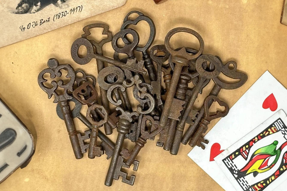 Antique Vintage Style 19th Century Iron Keys Assorted