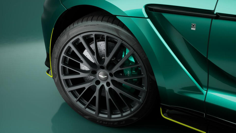 AstonMartinDBX707AMR23Edition_04.jpg