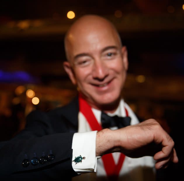 161023-bezos1