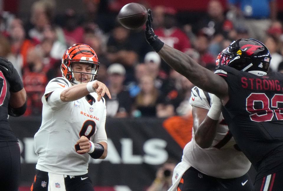 Cincinnati Bengals quarterback Joe Burrow (9) throws the ball against the Arizona Cardinals.