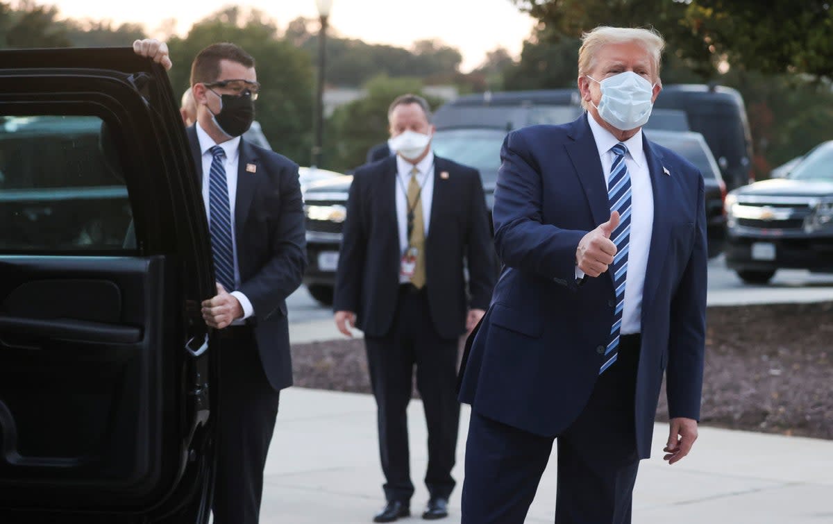 U.S. President Donald Trump gives a thumbs up as a U.S. Secfret Service agent holds the door of his SUV open for him as he departs Walter Reed National Military Medical Center after a fourth day of treatment for the coronavirus disease (COVID-19) to return to the White House in Washington from the hospital in Bethesda, Maryland, U.S., October 5, 2020. REUTERS/Jonathan Ernst (REUTERS)