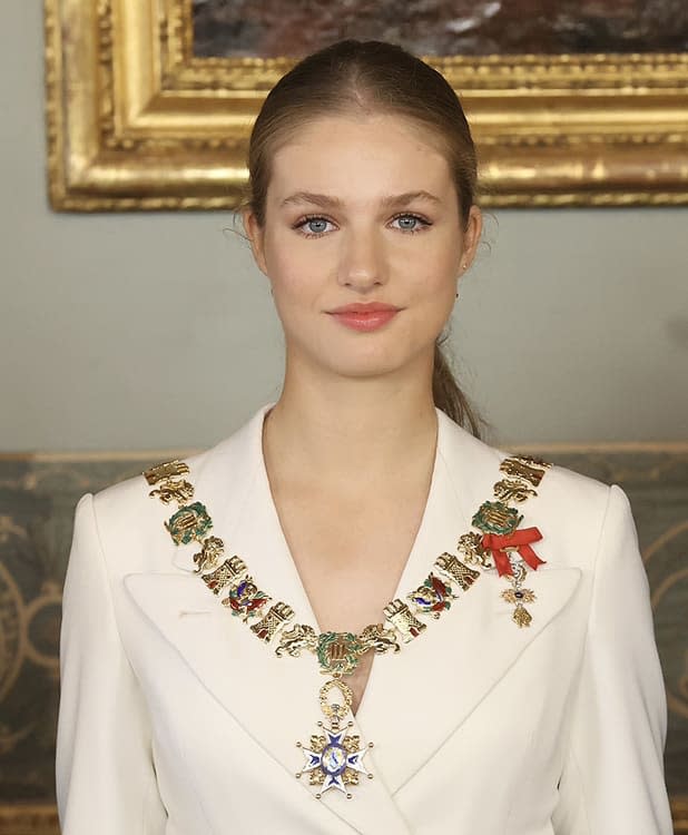 La princesa de Asturias recibe de manos de su padre la máxima distinción civil: el Collar de la Orden de Carlos III