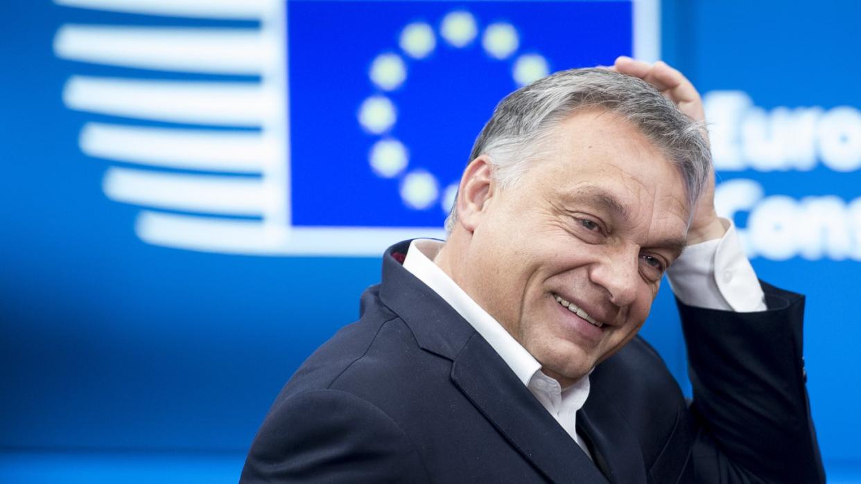 Nicht drinnen, nicht draußen: Die Europäische Volkspartei (EVP) hat die Mitgliedschaft der rechtsnationalen ungarischen Fidesz-Partei von Ministerpräsident Viktor Orban vorerst auf Eis gelegt. Foto: Wiktor Dabkowski/ZUMA Wire