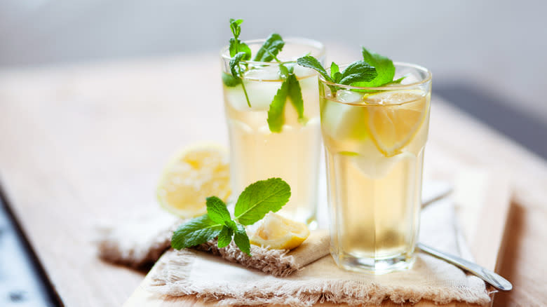 Lemonade bourbon drink glasses