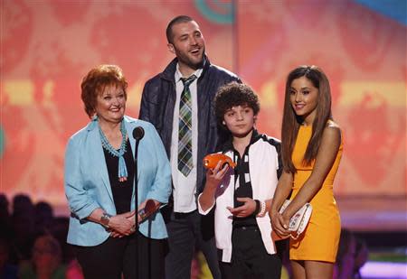 (L-R) Actors from Nickelodeon's television program "Sam & Cat," Maree Cheatham, Zoran Korach, Cameron Ocasio and Ariana Grande, accept the favorite TV show award at the 27th Annual Kids' Choice Awards in Los Angeles, California March 29, 2014. REUTERS/Mario Anzuoni