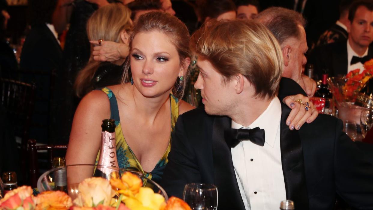 taylor swift joe alwyn at nbc's 77th annual golden globe awards