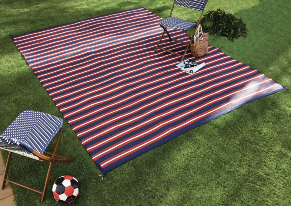 CANVAS Brigis Foldable Indoor/Outdoor Rug. Image via Canadian Tire.