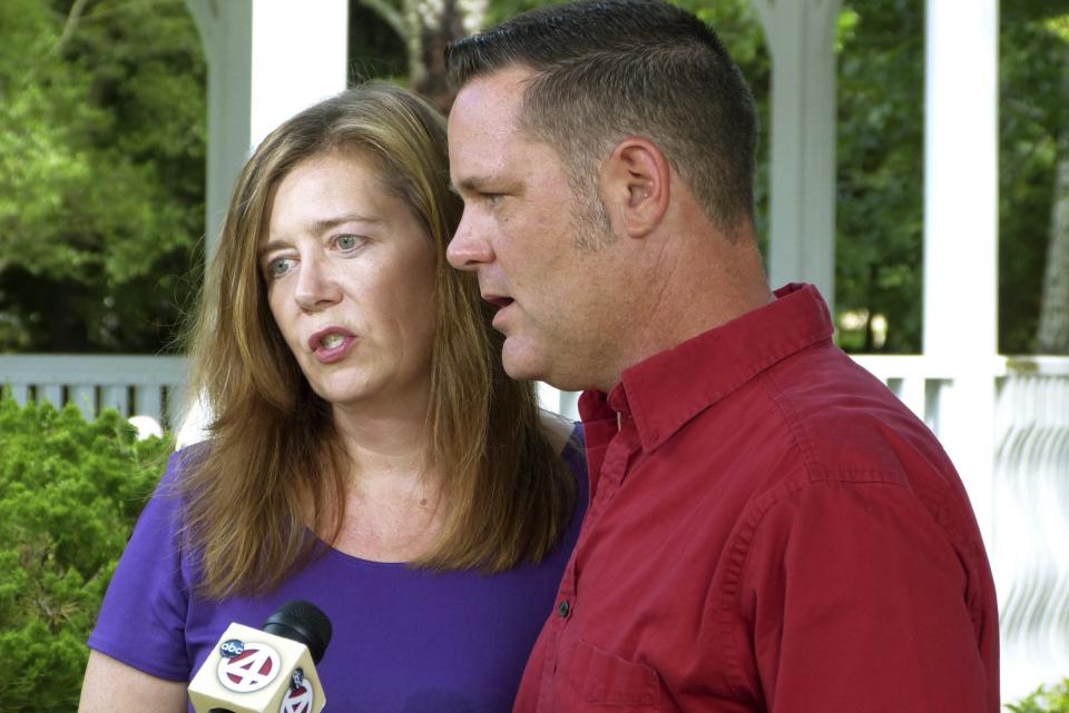 Melanie and Matt Capobianco talk to reporters in their suburban neighborhood near Charleston, South Carolina in this June 25, 2013, file photo. Another hearing at the Oklahoma Supreme Court is set for later on September 3, 2013, to consider arguments from both sides of the custody dispute betwen Dusten Brown and the adoptive parents, Matt and Melanie Capobianco of South Carolina, over "Baby Veronica". REUTERS/Harriet McLeod/Files (UNITED STATES - Tags: SOCIETY)