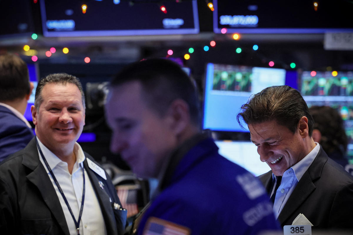 U.S. Stock Market Soars with Four Consecutive Rises, Strong Consumer Confidence and Weak Oil Prices