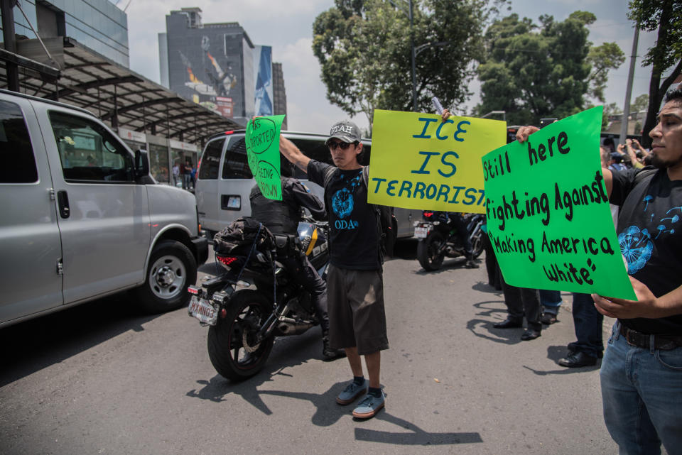 FOTOS | Protestas ante la comitiva de Trump en México