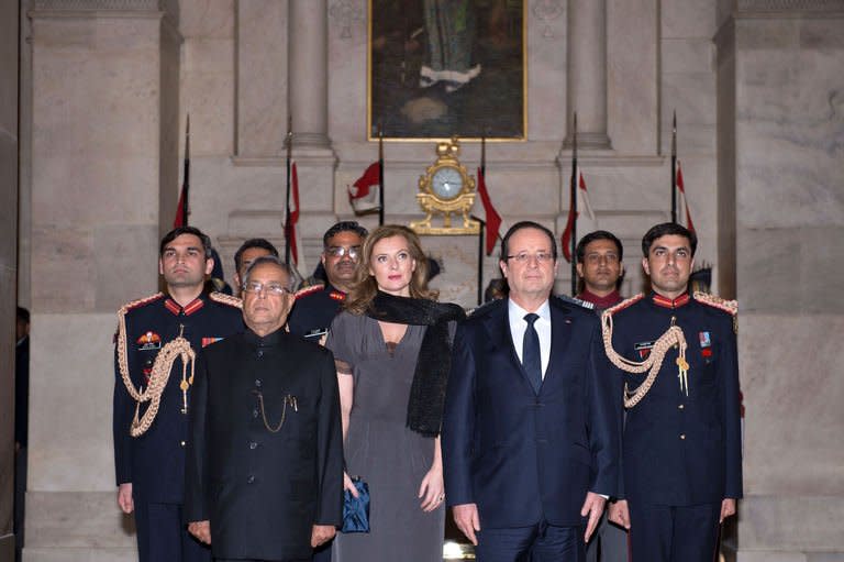 Indian President Pranab Mukerjee (L), France's President Francois Hollande (R) and his partner Valerie Trierweiler pose on arrival to a state dinner in New Delhi on February 14, 2013