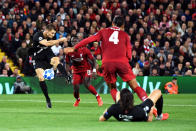 <p>RÉDUCTION DU SCORE DU PSG ! À la 40e minute, Di Maria adresse un centre à Cavani, qui rate le ballon. Ce qui profite à Thomas Meunier, qui reprend de volée du gauche d’un geste instinctif. (crédit Getty) </p>