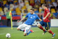 KIEV, UKRAINE - JULY 01: Claudio Marchisio (L) of Italy battles for the ball with Andres Iniesta of Spain during the UEFA EURO 2012 final match between Spain and Italy at the Olympic Stadium on July 1, 2012 in Kiev, Ukraine. (Photo by Claudio Villa/Getty Images)