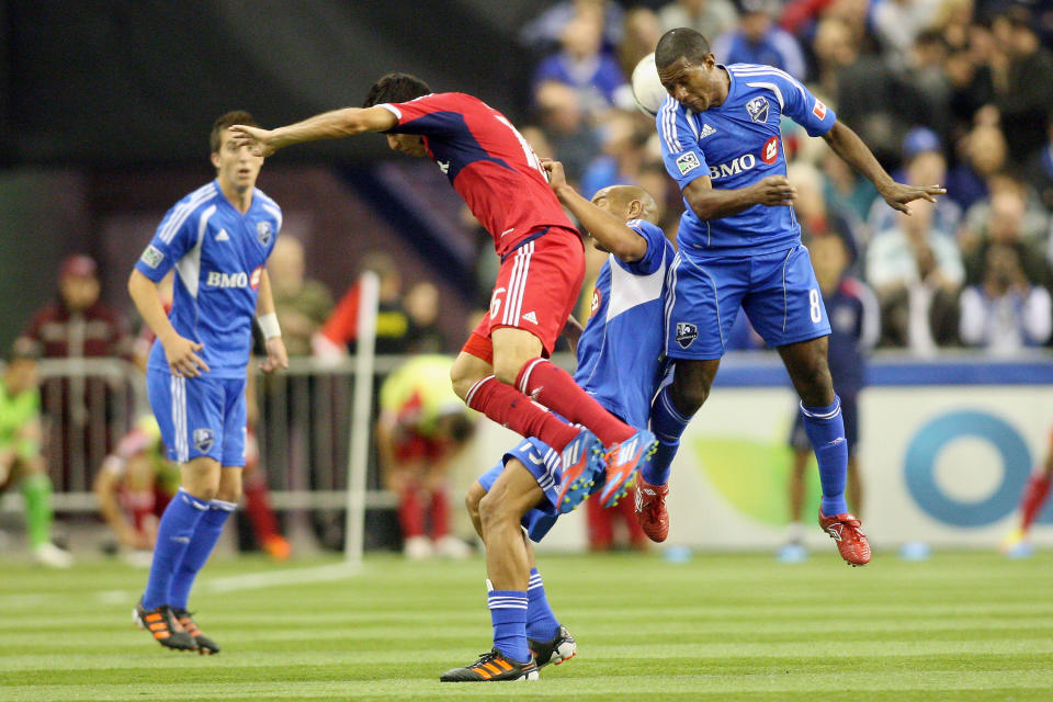 Patrice Bernier (#8 de l'Impact de Montréal) frappe le ballon avec sa tête lors d'un match de la MLS disputé au Stade olympique le 17 mars. (Photo by Richard Wolowicz/Getty Images)