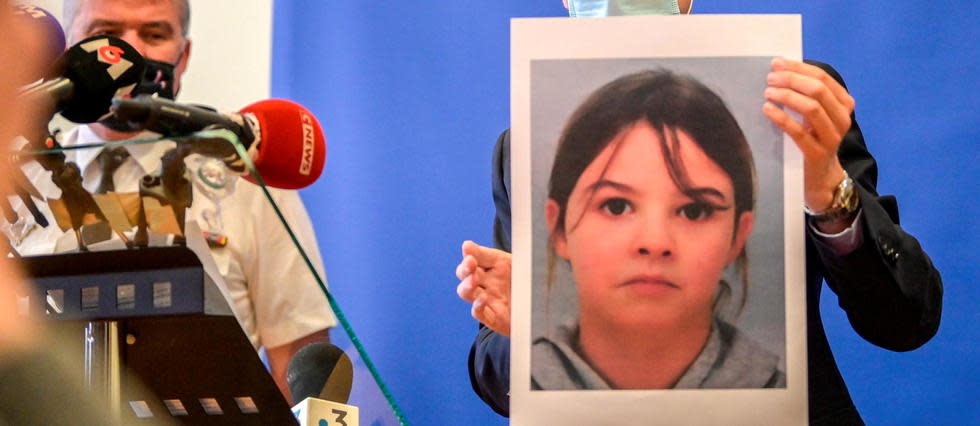 La petite Mia, 8 ans, a été retrouvée dans un squat en Suisse avec sa mère.
