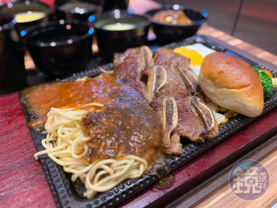 「帶骨牛小排」油脂豐富帶細筋，骨邊筋肉Ｑ香彈牙。（480元／套餐）