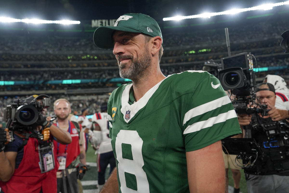 Classic Aaron Rodgers and the dominant Jets show the Patriots why the wait for QB Drake Maye could be worth it