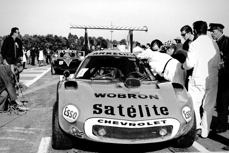 Ídolo del TC.La Liebre III-Chevrolet de Carlos Pairetti en 1969 representando con orgullo a Arrecifes en el Autódromo de Buenos Aires