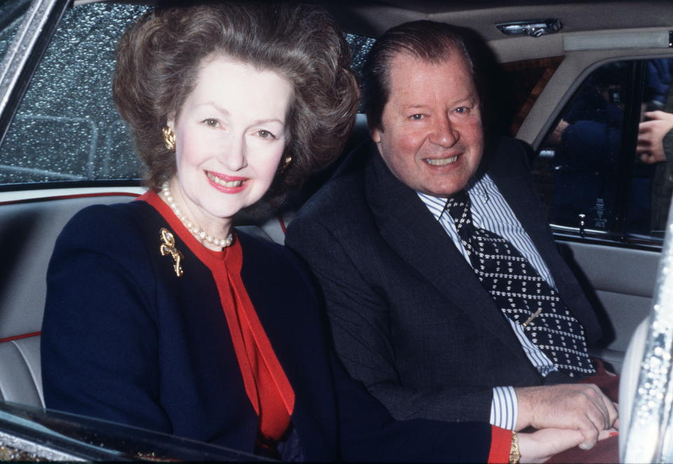 LONDON, UNITED KINGDOM - JANUARY 01:  Earl Spencer And His Wife Raine Spencer Visiting Princess Diana In Kensington Palace. (raine Mccorquodale, Countess Raine De Chambrun Circa 1990s  (Photo by Tim Graham Photo Library via Getty Images)