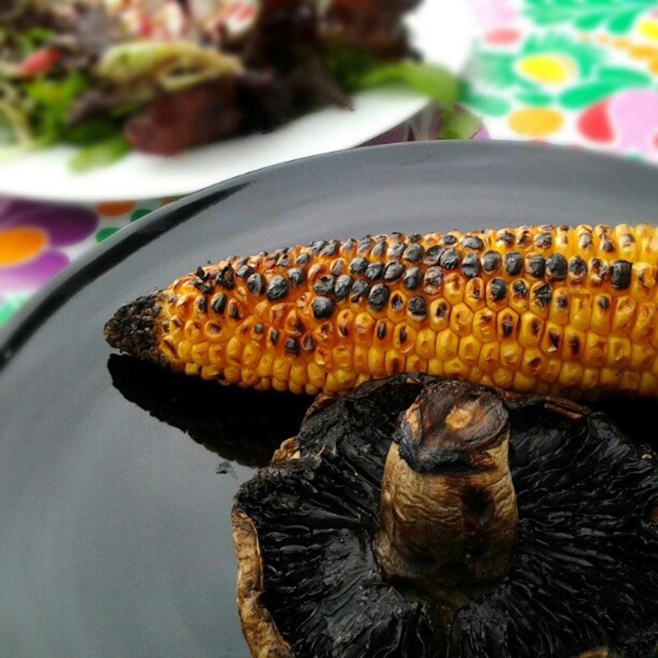 It’s much easier to control the level of charring on food when cooking on a barbecue. <a href="https://commons.wikimedia.org/wiki/File:Barbecue_corn_and_mushroom_(7872340508).jpg#/media/File:Barbecue_corn_and_mushroom_(7872340508).jpg" rel="nofollow noopener" target="_blank" data-ylk="slk:Lablascovegmenu/Wikimedia Commons;elm:context_link;itc:0;sec:content-canvas" class="link ">Lablascovegmenu/Wikimedia Commons</a>, <a href="http://creativecommons.org/licenses/by/4.0/" rel="nofollow noopener" target="_blank" data-ylk="slk:CC BY;elm:context_link;itc:0;sec:content-canvas" class="link ">CC BY</a>