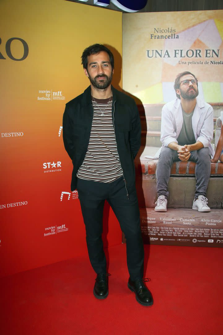 Nicolás Francella es el gran protagonista de esta historia; el actor, que cada vez demuestra su talento actoral con papeles más arriesgados, eligió un look entre elegante y canchero para esta noche tan especial