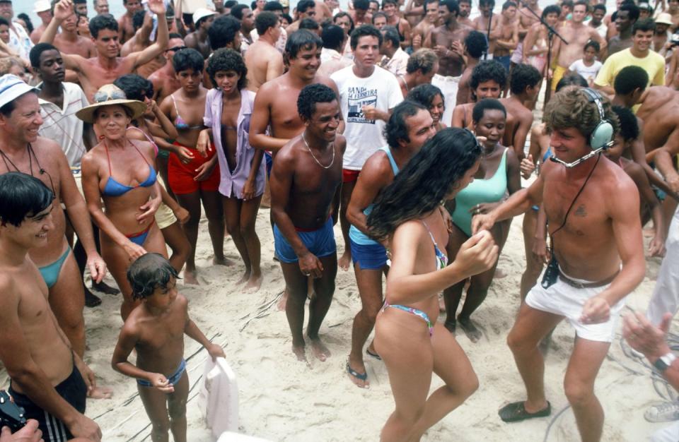 1986: 'Today' Show Crewman Dances on a Brazilian Beach