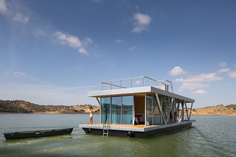 Floating home: Take a dip