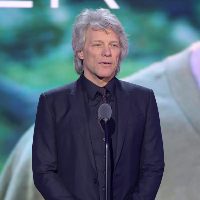 La estrella del rock de 62 años, que hablará de su vida y su carrera en el próximo documental de Disney+, 'Thank You, Goodnight: La historia de Bon Jovi', sigue en terapia vocal después de someterse a una operación en 2022. credit:Bang Showbiz