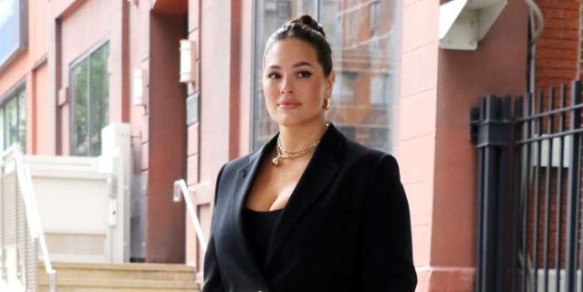 Ashley Graham Poses Completely Nude Four Months After Giving Birth To Twins