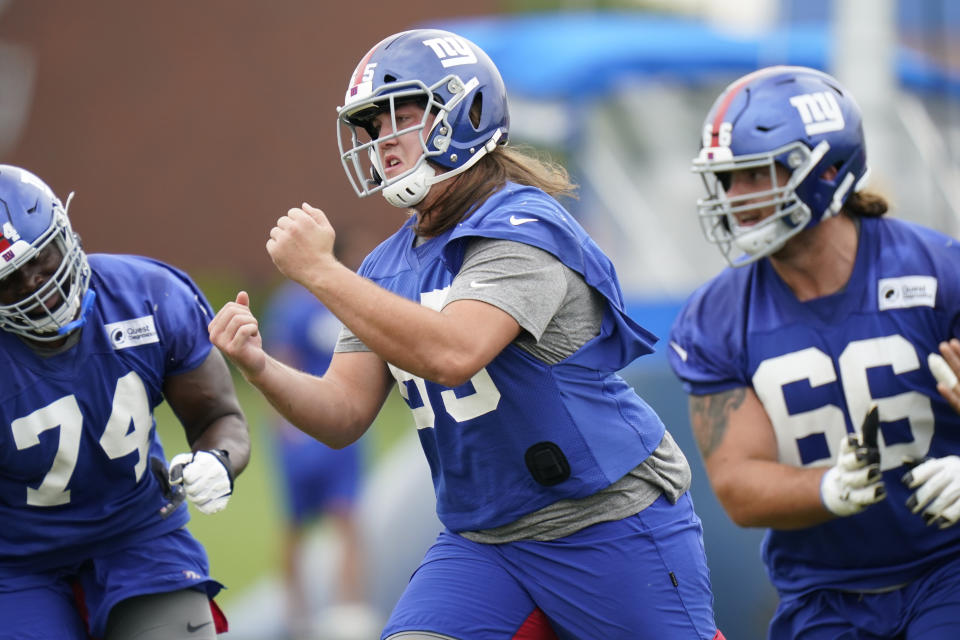 New York Giants' Nick Gates, center, participates in practice at the NFL football team's training camp in East Rutherford, N.J., Wednesday, Aug. 19, 2020. (AP Photo/Seth Wenig)