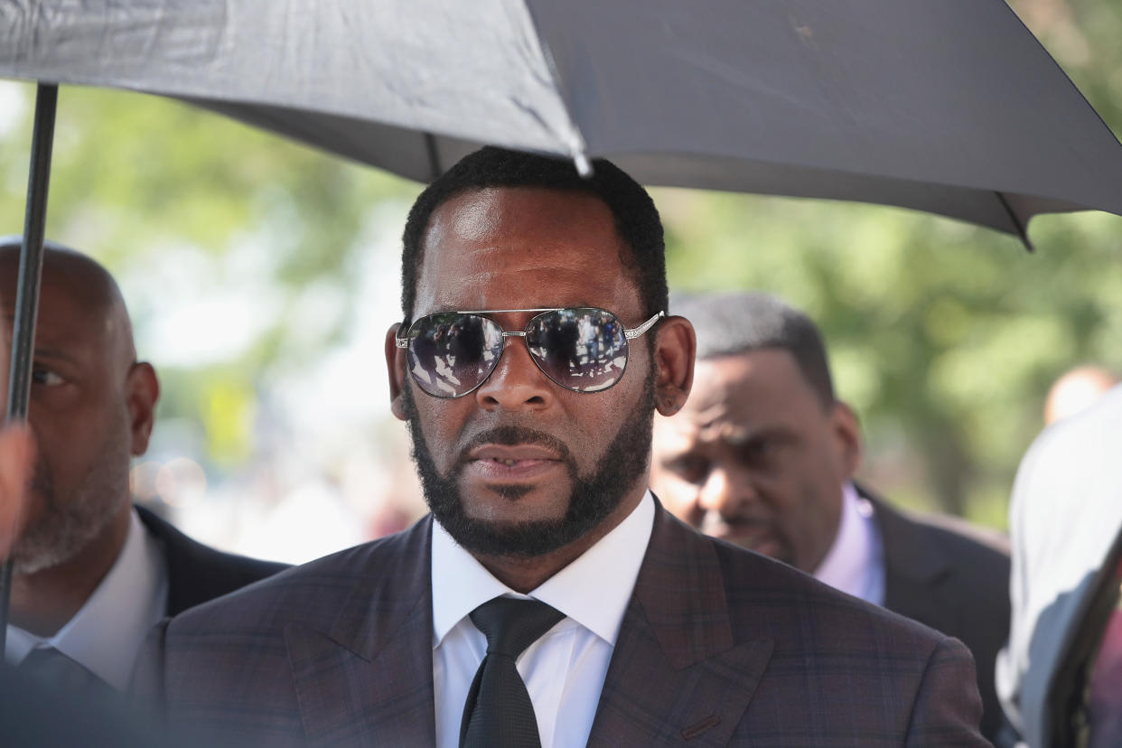 CHICAGO, ILLINOIS - JUNE 26: R&B singer R. Kelly leaves the Leighton Criminal Courts Building following a hearing on June 26, 2019 in Chicago, Illinois. Prosecutors turned over to Kelly's defense team a DVD that alleges to show Kelly having sex with an underage girl in the 1990s. Kelly has been charged with multiple sex crimes involving four women, three of whom were underage at the time of the alleged encounters.   (Photo by Scott Olson/Getty Images)