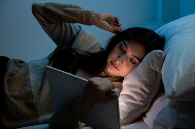 New research upends what we've been told about tech before bed