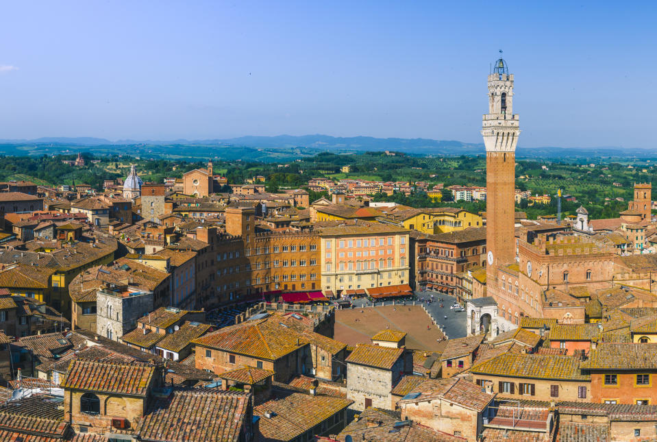 In der toskanischen Stadt Siena leben etwa 50.000 Menschen. Viele von ihnen müssen aufgrund der Corona-Epidemie zuhause bleiben. Foto: gettyimages / © Marco Bottigelli