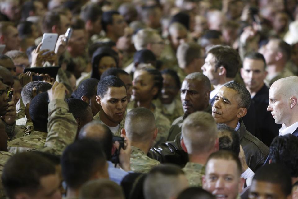 U.S. President Barack Obama shakes hands with troops after delivering remarks at Bagram Air Base in Kabul, May 25, 2014. (REUTERS/Jonathan Ernst)