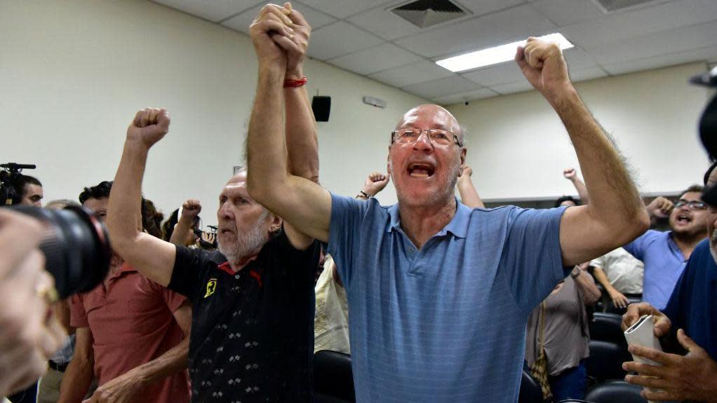 Carlos Casco y Bernardo Penayo celebran la sentencia de la Justicia.