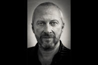 <p><b>Colin Vearncombe -</b> Il est l'auteur d'un titre qui restera gravé dans les mémoires de toute une génération. Colin Vearncombe, alias Black, l'interprète du morceau “Wonderful life” vient de décéder à l'âge de 53 ans. Il était dans un état critique depuis le 10 janvier, à la suite d'un accident de voiture. L'annonce de la nouvelle a d'abord été faite sur sa page Facebook. Il avait sorti pas loin de vingt albums, dont le dernier avait paru en avril 2015.</p>