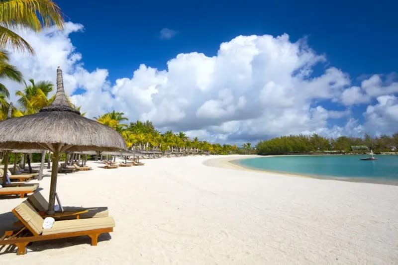 Catamaran to Ile aux Cerfs in Mauritius. (Photo: Klook SG)