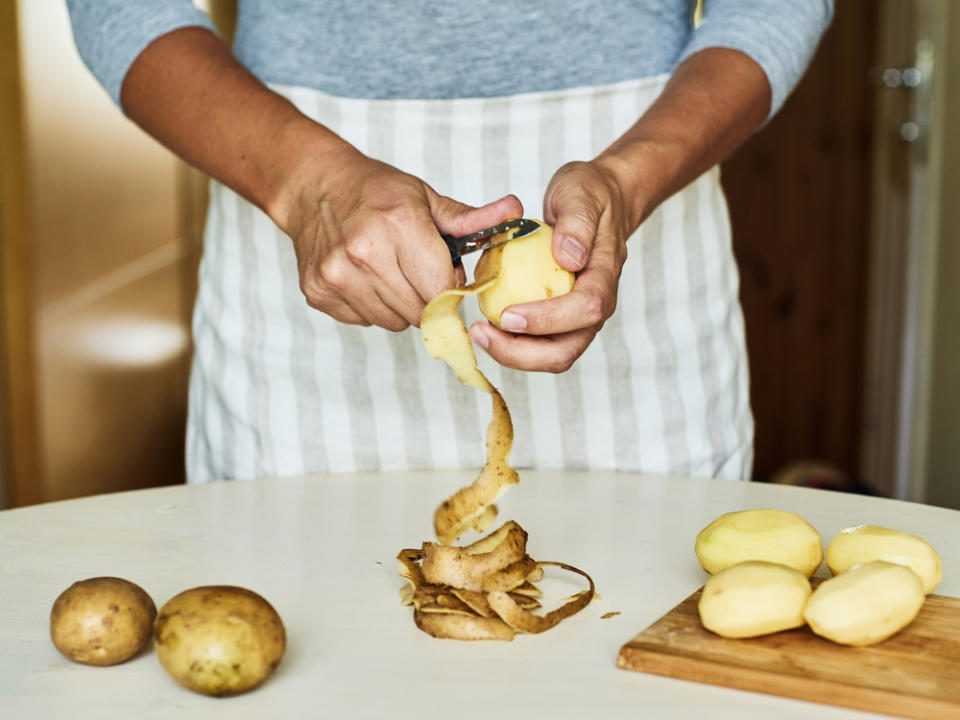 Kartoffeln lassen sich zu einer köstlichen Suppe verarbeiten. (Bild: Valeria Selezneva / Shutterstock.com)