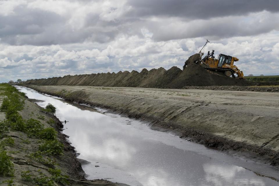 Crews construct a makeshift levee.