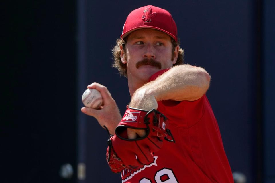 CARDENALES-MIKOLAS (AP)